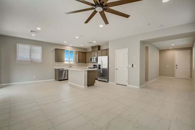 Building Photo - 10643 Enridge Ave