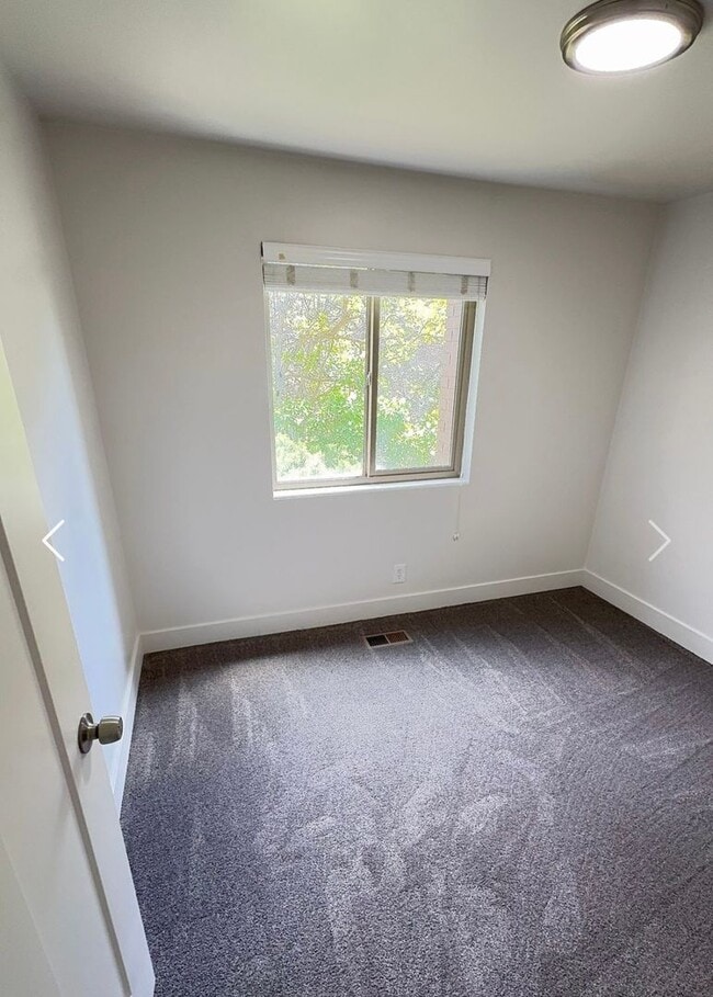 Building Photo - Large home with spectacular Salt Lake City views