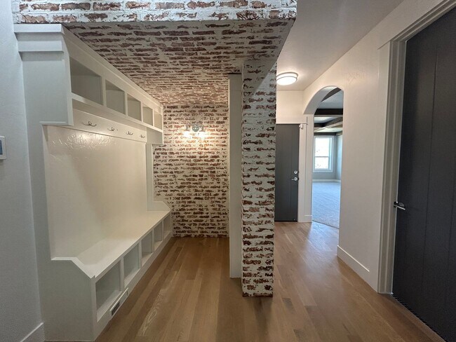 Building Photo - Luxury Living in StarView Estates - 4.98 A...