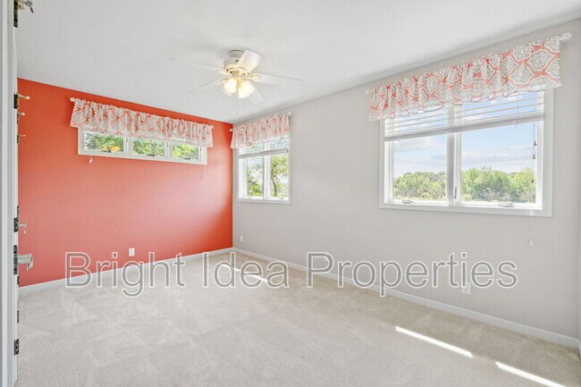 Building Photo - 6210 Deerwood Cir N