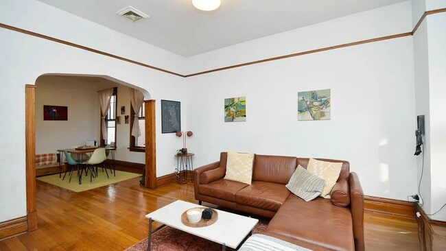 Building Photo - 2524 W Palmer St