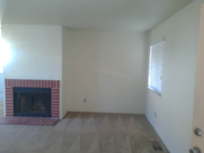 Building Photo - 2261 Renwick Ln