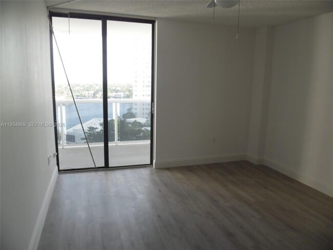 Building Photo - 20505 E Country Club Dr