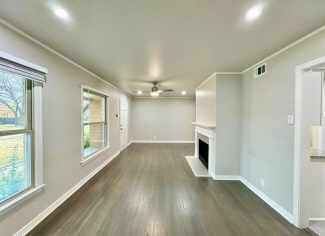 Building Photo - 515 Bondstone Dr
