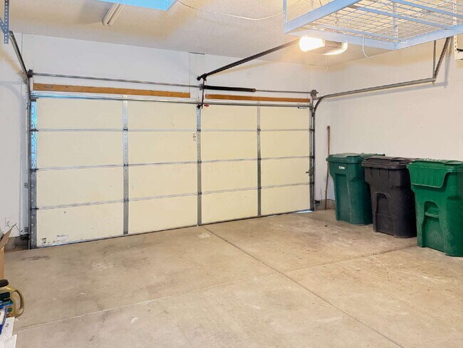 Building Photo - Wonderful 2 Story 3 BR Home in Loma Colorado