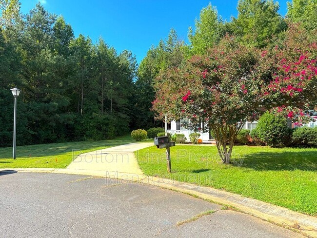 Building Photo - 718 Cody Ct