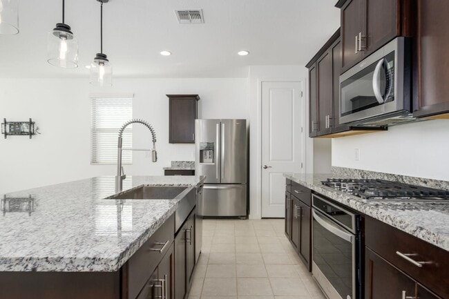 Building Photo - 17837 W Pinnacle Vista Dr