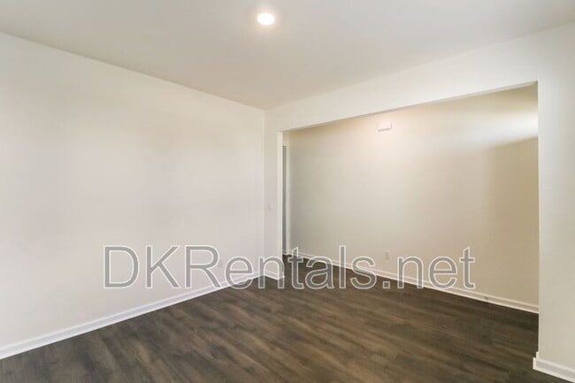 Building Photo - 520 Whitman Ln