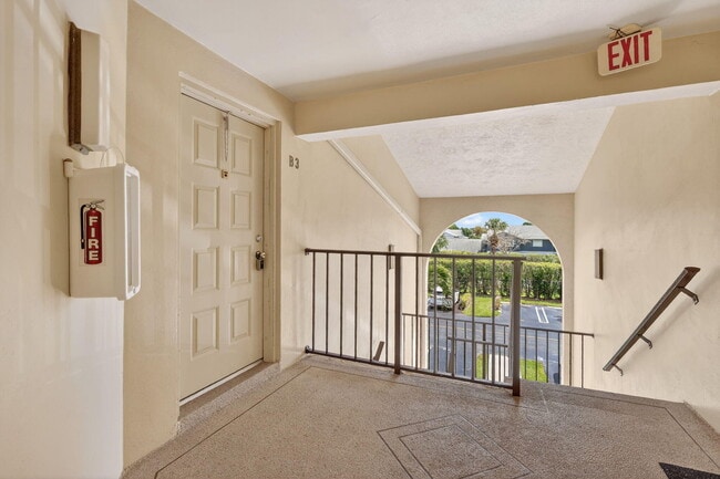 Building Photo - 624 Sea Pine Way