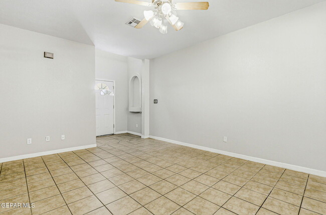 Building Photo - 3150 N Yarbrough Dr