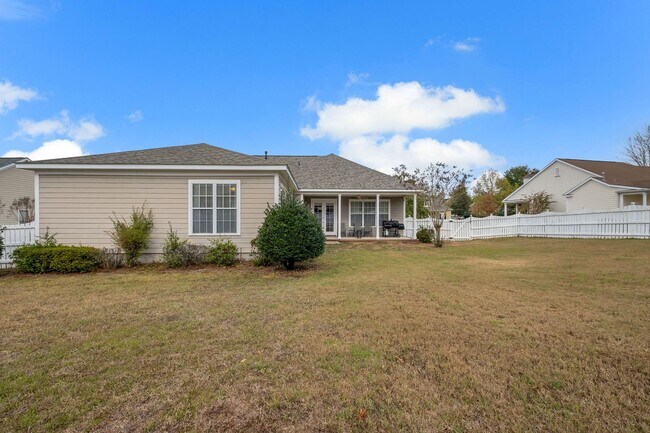 Building Photo - Southwood Home With Large Yard