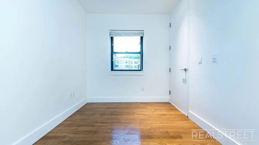 Building Photo - Ten Eyck Street