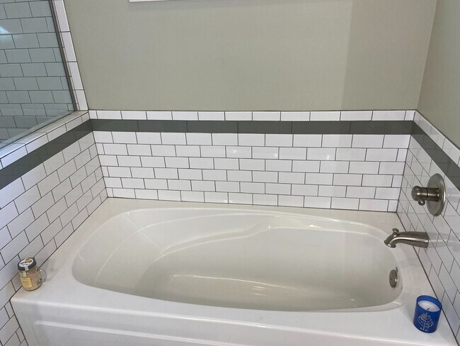 Building Photo - 4BR/4.5BA Furnished Townhome For Rent