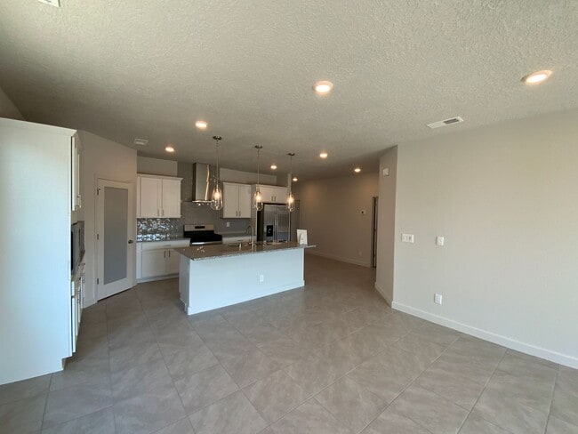 Building Photo - 3 Bedroom Single Story New Build in Lomas ...