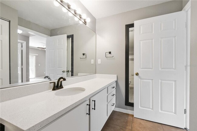 Building Photo - 5610 Pinnacle Heights Circle - #306