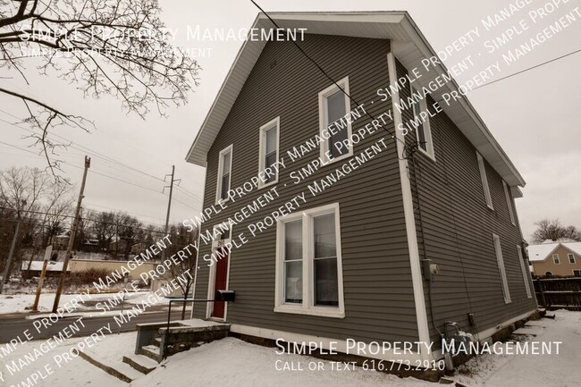 Primary Photo - Beautiful 4 Bed, 2 Bath + Office! Close to...