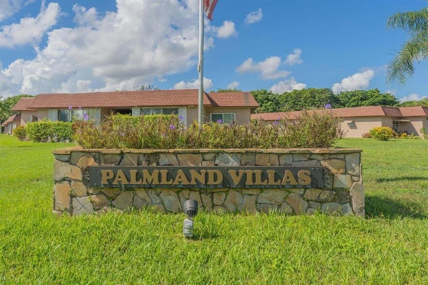 Building Photo - 1918 Palmland Dr
