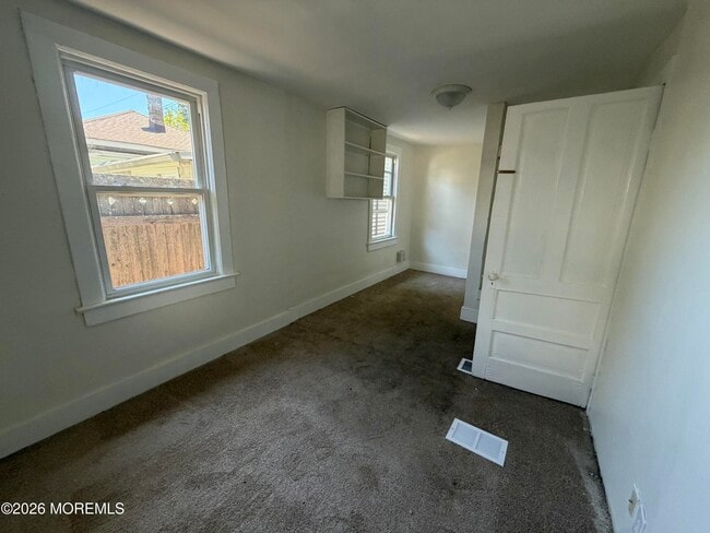 Building Photo - 405 1/2 Brinley Ave