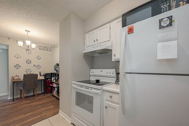 Building Photo - 2120 El Paseo St