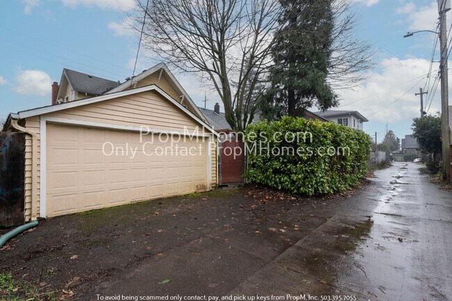 Building Photo - Discover Serenity in King Neighborhood!