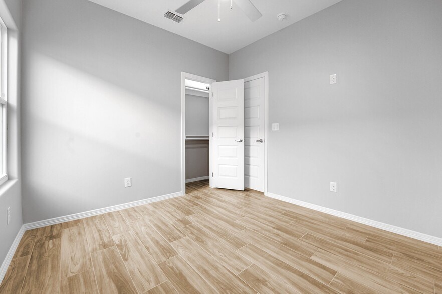 Building Photo - 84 E La Vista Ave