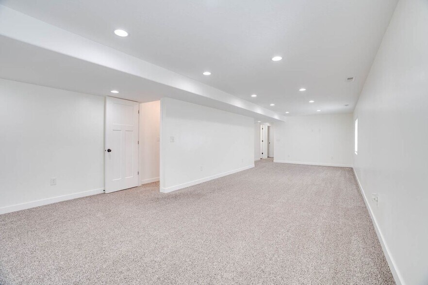 Building Photo - 767 E 780 S