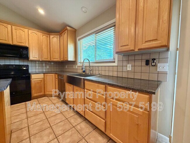 Building Photo - 961 Golden Pheasant Dr