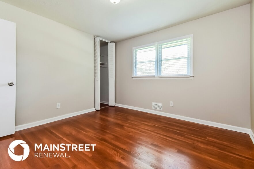 Building Photo - 1277 Scenic Way SW