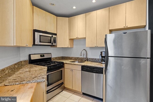 Building Photo - 2700-14 South St