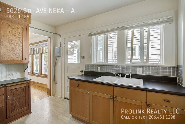 Building Photo - 5026 9th Ave NE