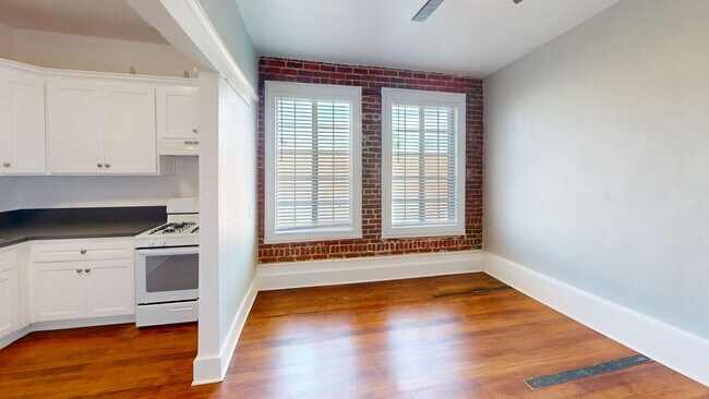 Interior Photo - 2626-2634 N Broadway