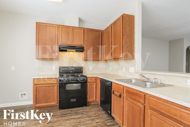 Building Photo - 12911 Pine Meadows St