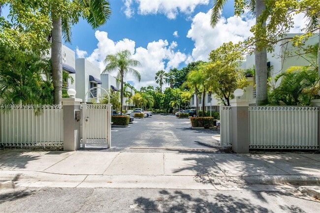 Building Photo - 2945 Bridgeport Ave