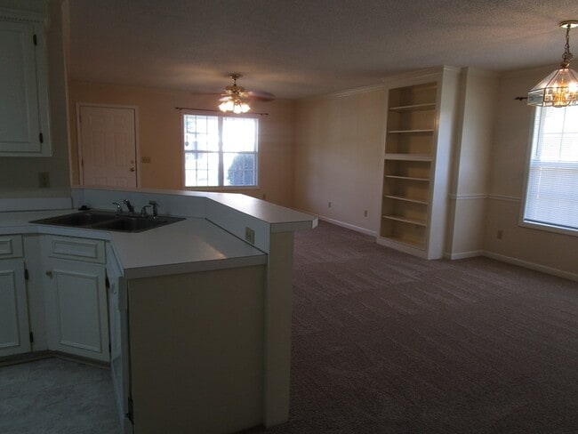 Building Photo - 341 Wildwood Ave