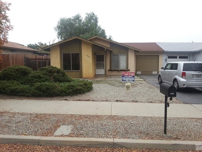 Primary Photo - Beautiful 2 Bed 1 Bath Home With 1 Car Gar...
