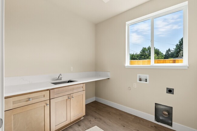 Building Photo - 2278 Sandy Dr