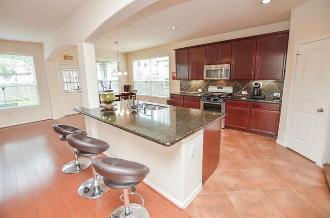 Building Photo - 24923 Diamond Ranch Dr