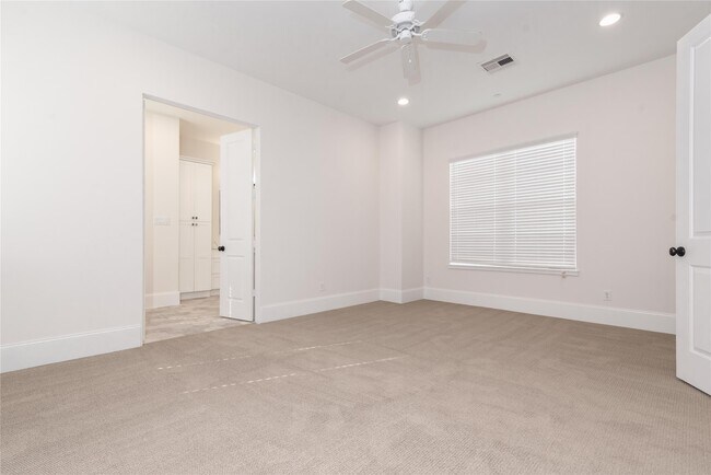 Building Photo - 3821 N Braeswood Blvd