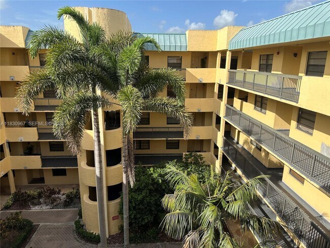 Building Photo - 6575 W Oakland Park Blvd