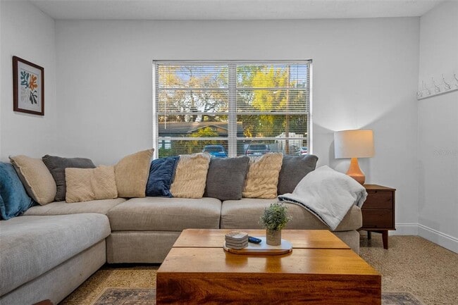 Building Photo - 314 W Alva St