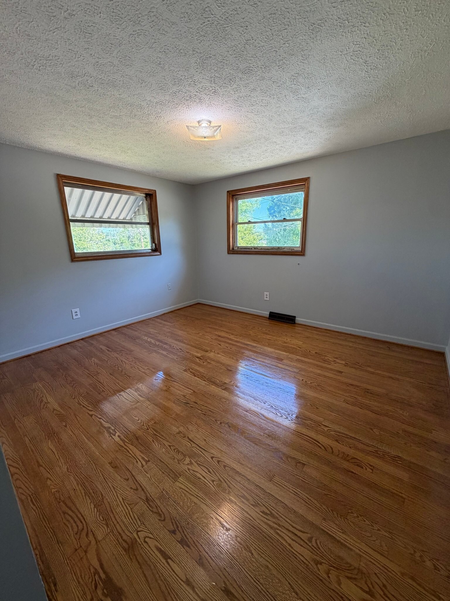 Building Photo - 639 Holbrook St