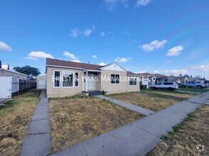 Building Photo - Wonderful 3 Bedroom Compton Home with Larg...