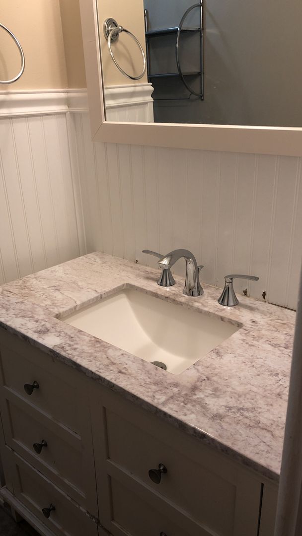 Building Photo - 811 N Van Buren St