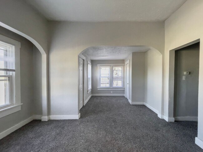 Building Photo - 1219 W Jackson St