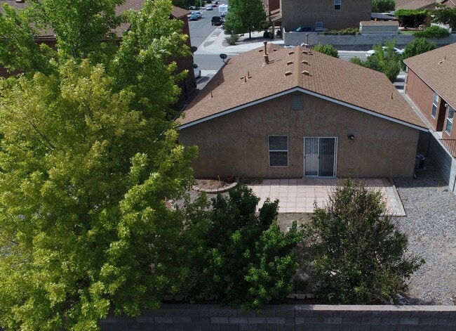 Building Photo - Prominent 3 Bedroom, 2 Bath Single Story Home In Rio Rancho!