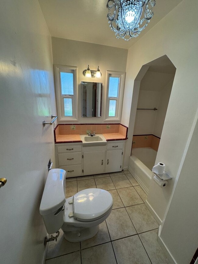 Building Photo - 1201 W Elm St