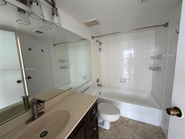 Building Photo - 7601 E Treasure Dr