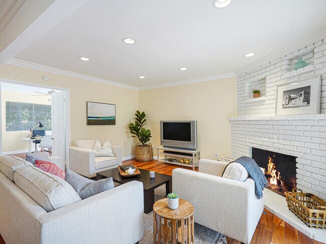 Building Photo - 4236 Ensenada Dr