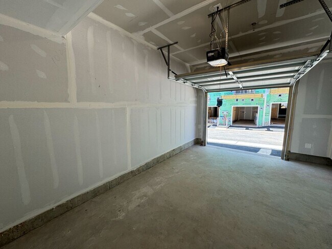 Building Photo - Brand New 3 Bed 2.5 Bath Townhouse Style C...