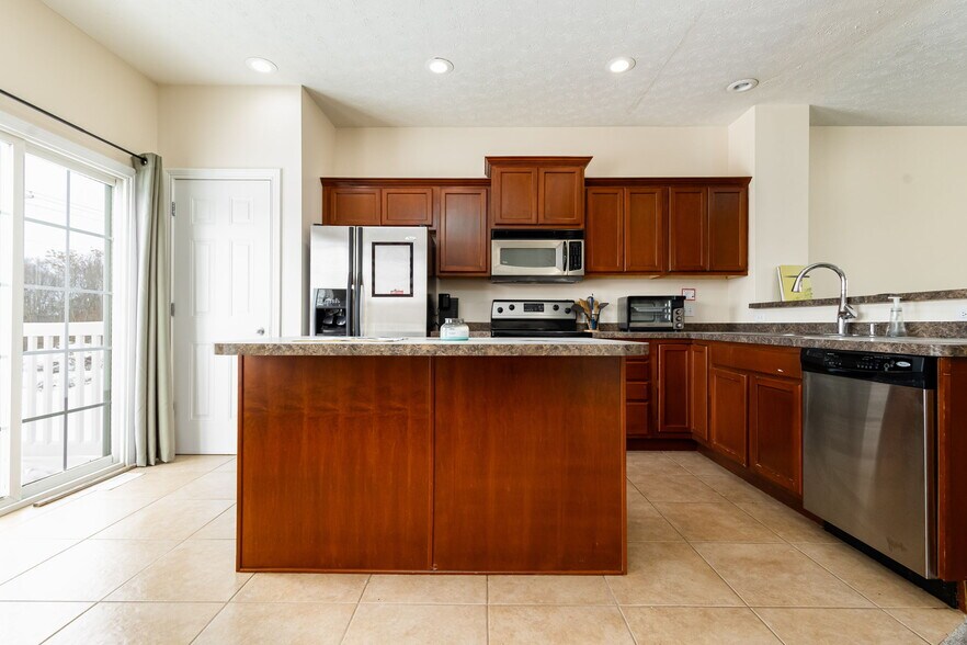 Building Photo - 433 Abbey St